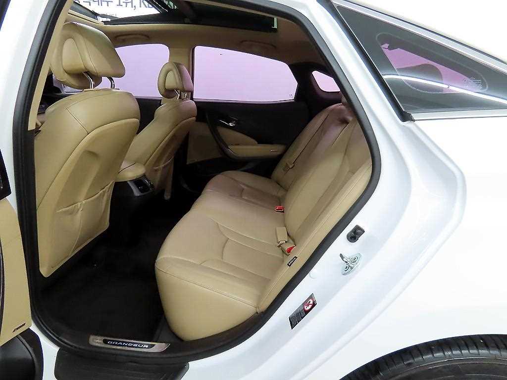 HYUNDAI Grandeur - Vista 6