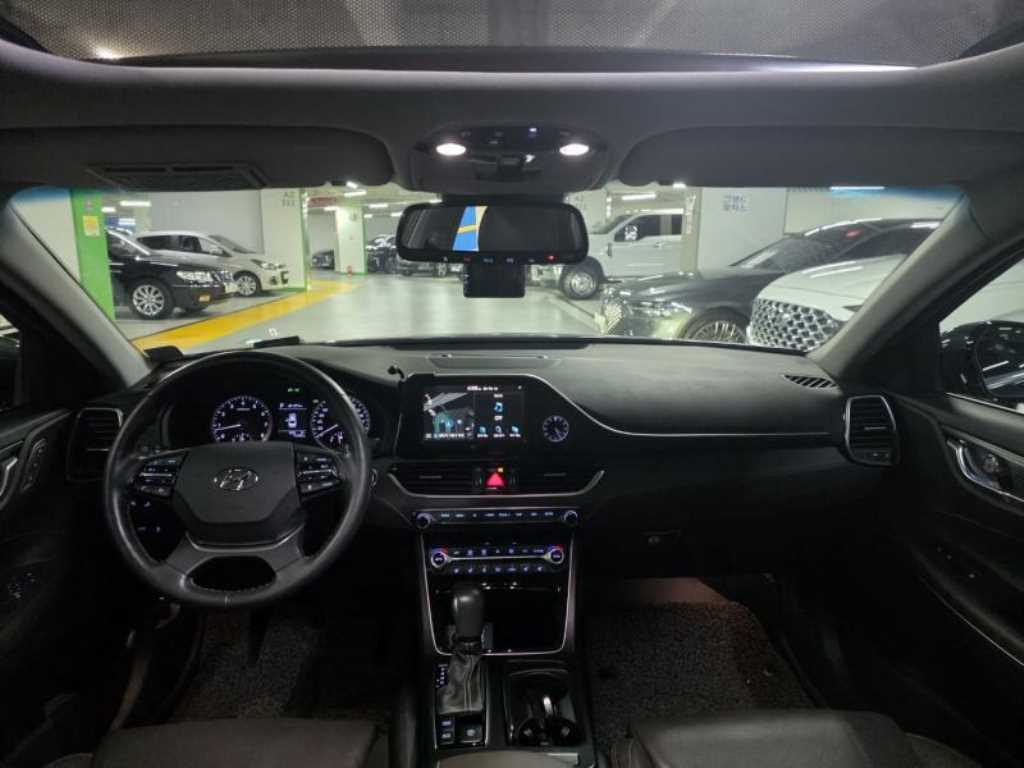 HYUNDAI Grandeur - Vista 5