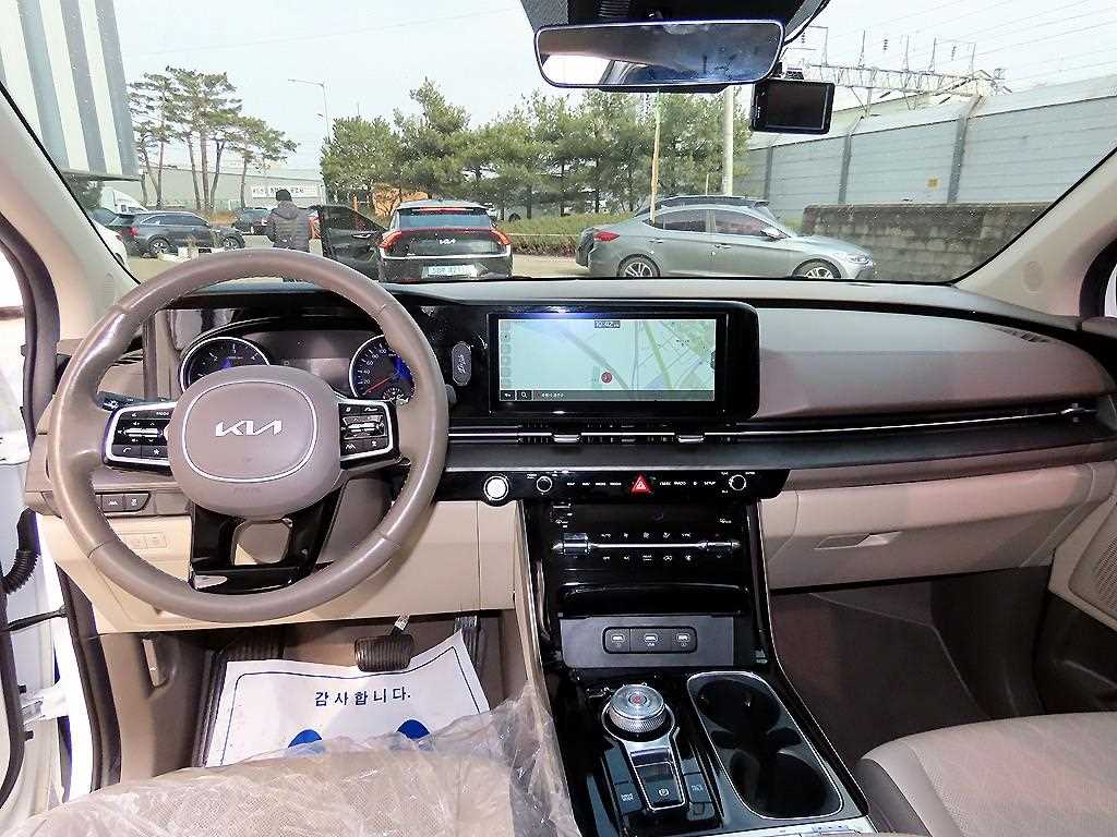 KIA Carnival - Vista 8