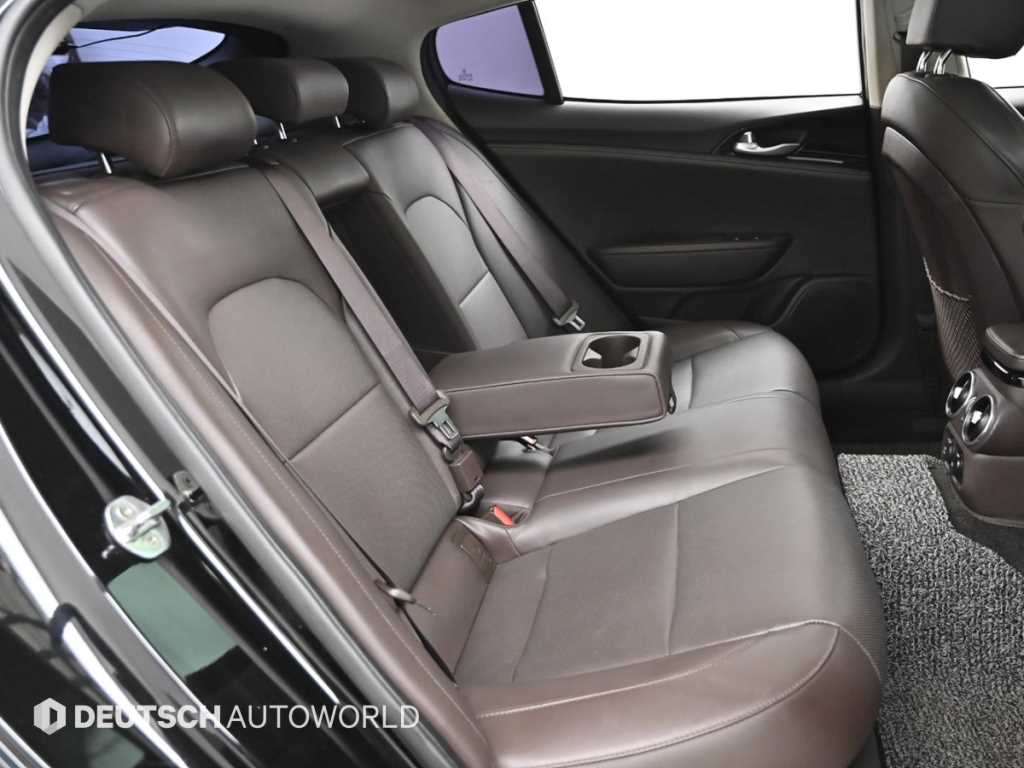 KIA Stinger - Vista 12