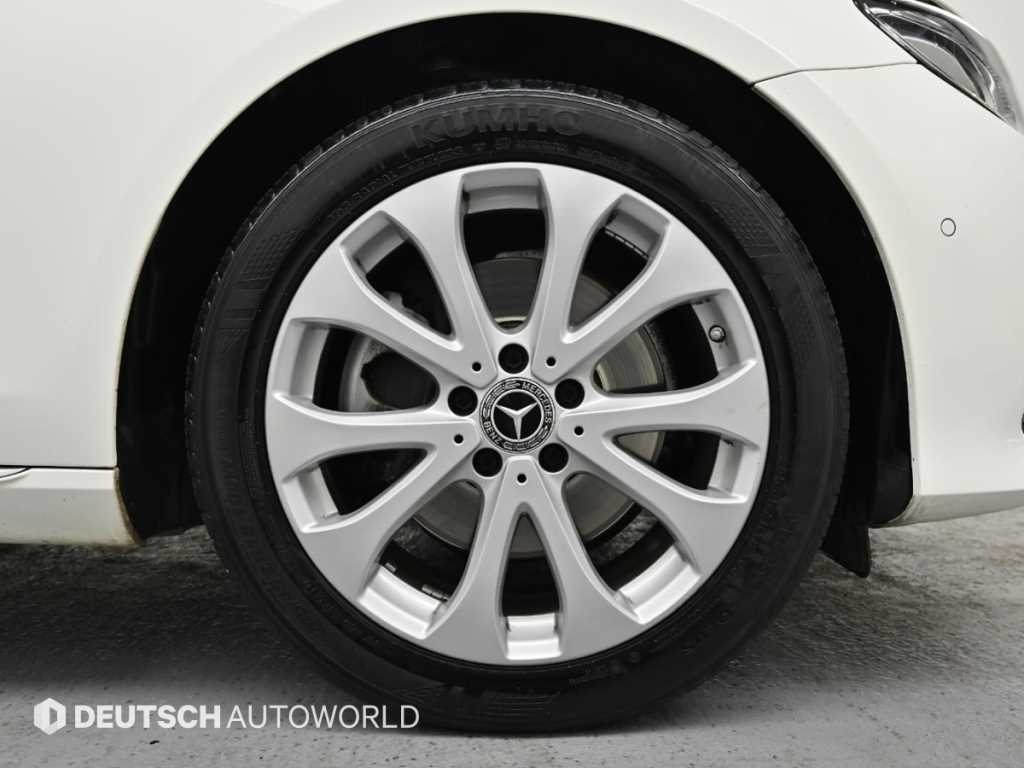 Mercedes Benz E class - Vista 5