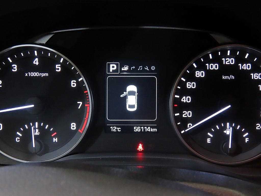 HYUNDAI Avante - Vista 9