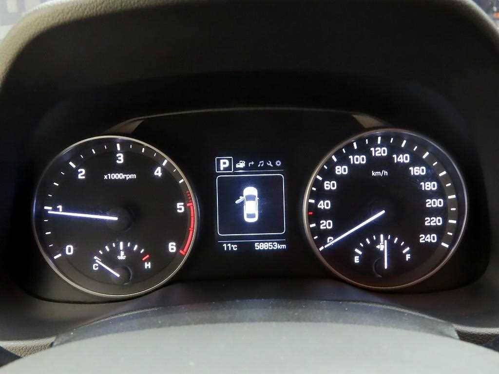 HYUNDAI Avante - Vista 6