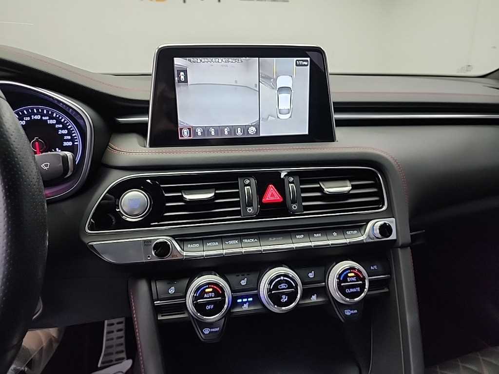 Genesis G70 - Vista 10