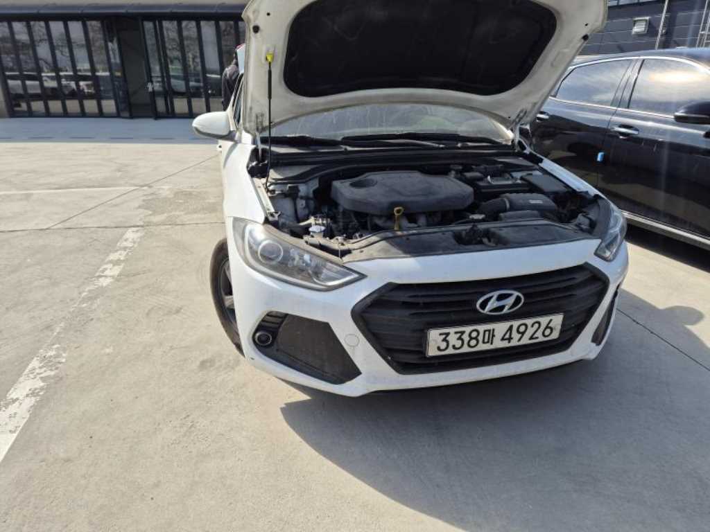 HYUNDAI Avante - Vista 3