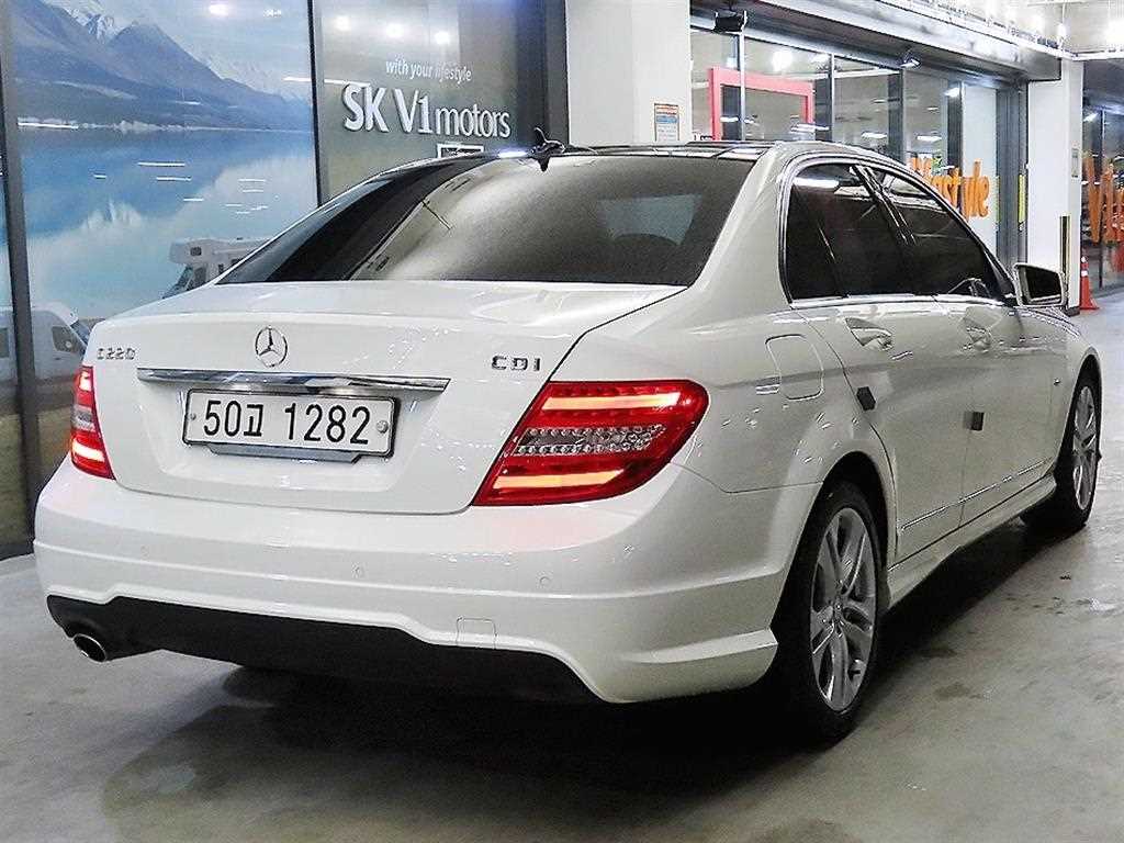 Mercedes Benz C Class - Vista 4