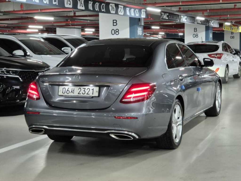 Mercedes Benz E class - Vista 3