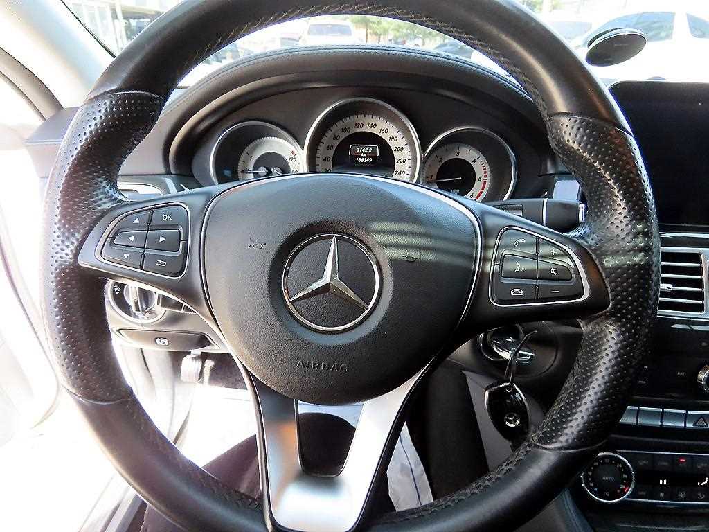 Mercedes Benz CLS Class - Vista 8