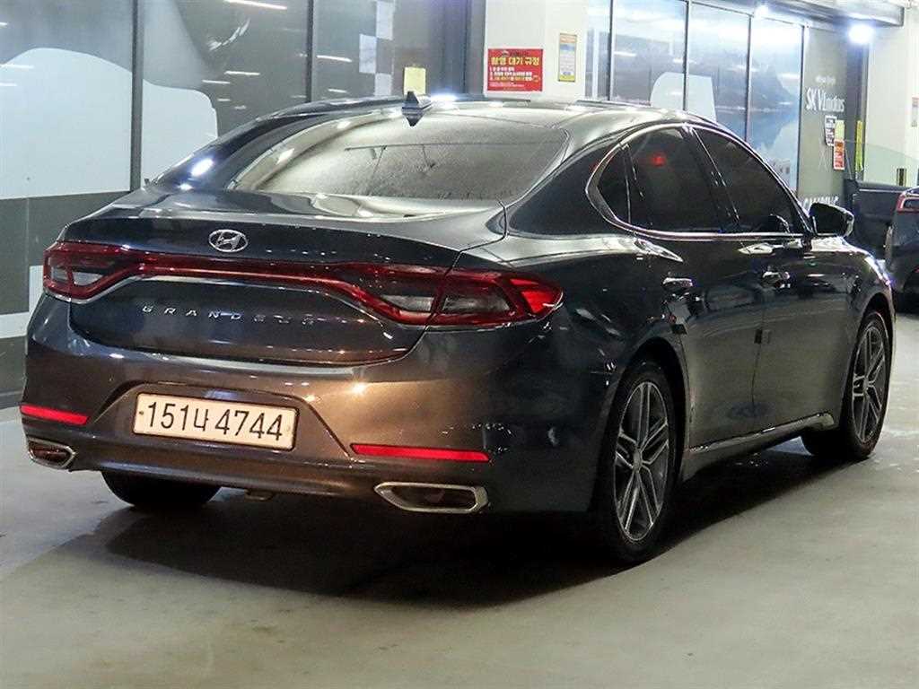 HYUNDAI Grandeur - Vista 4