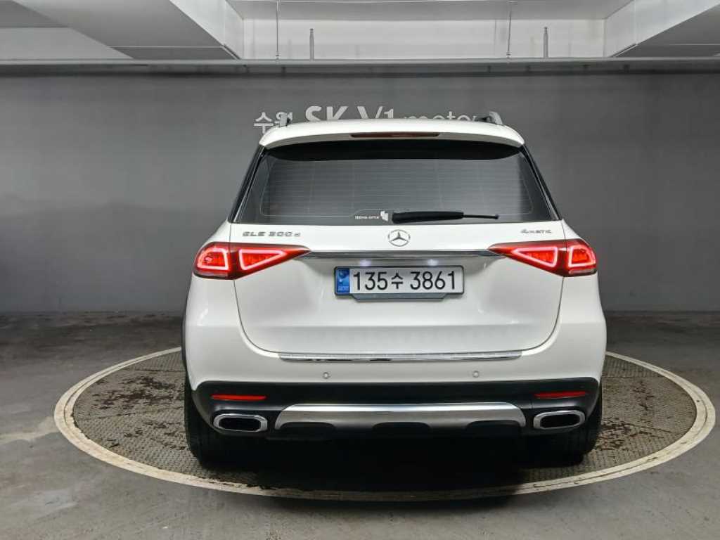 Mercedes Benz GLE Class - Vista 5