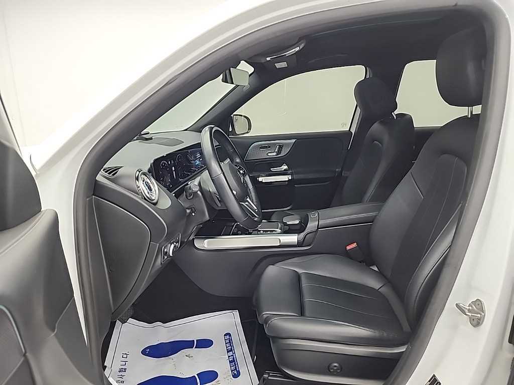 Mercedes Benz GLB Class - Vista 11