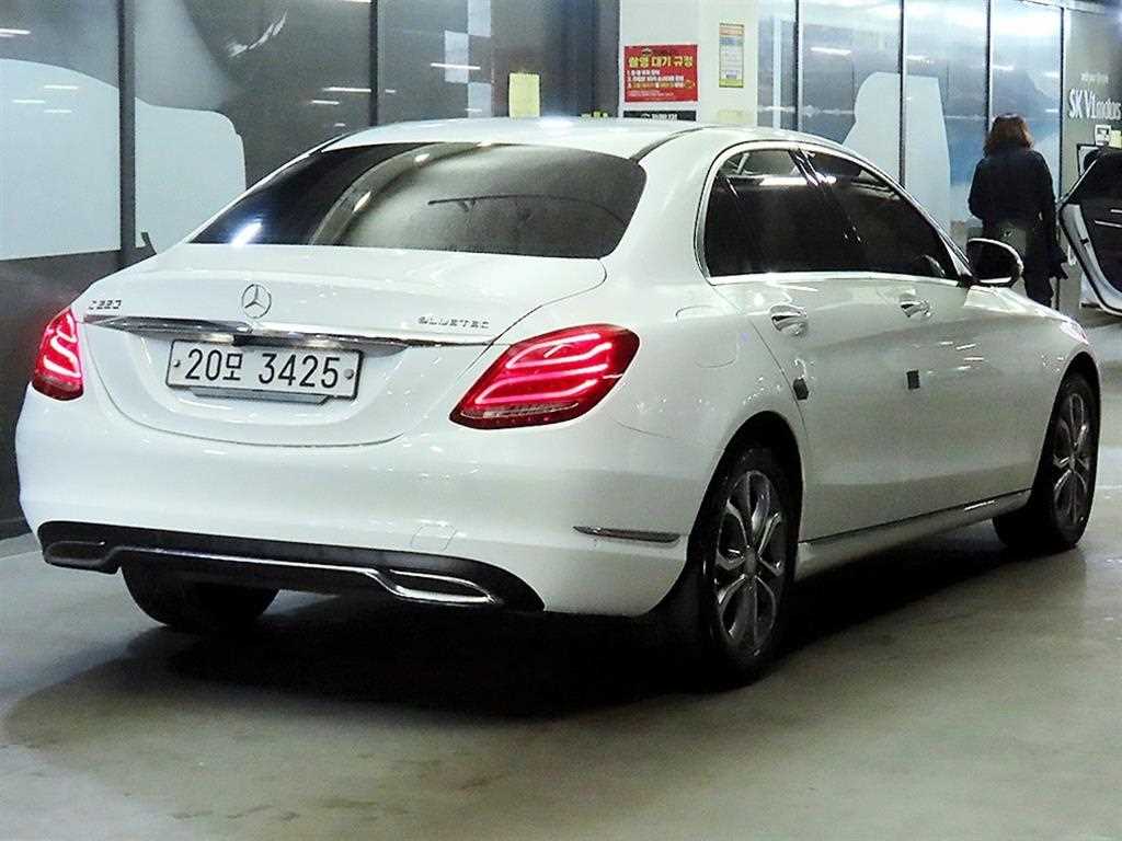 Mercedes Benz C Class - Vista 4