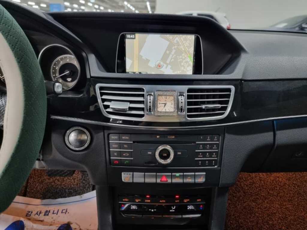 Mercedes Benz E class - Vista 12