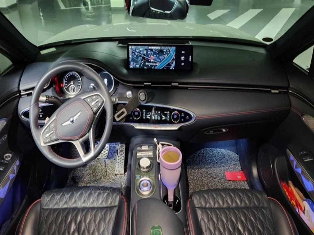 Genesis GV70 - Vista 9