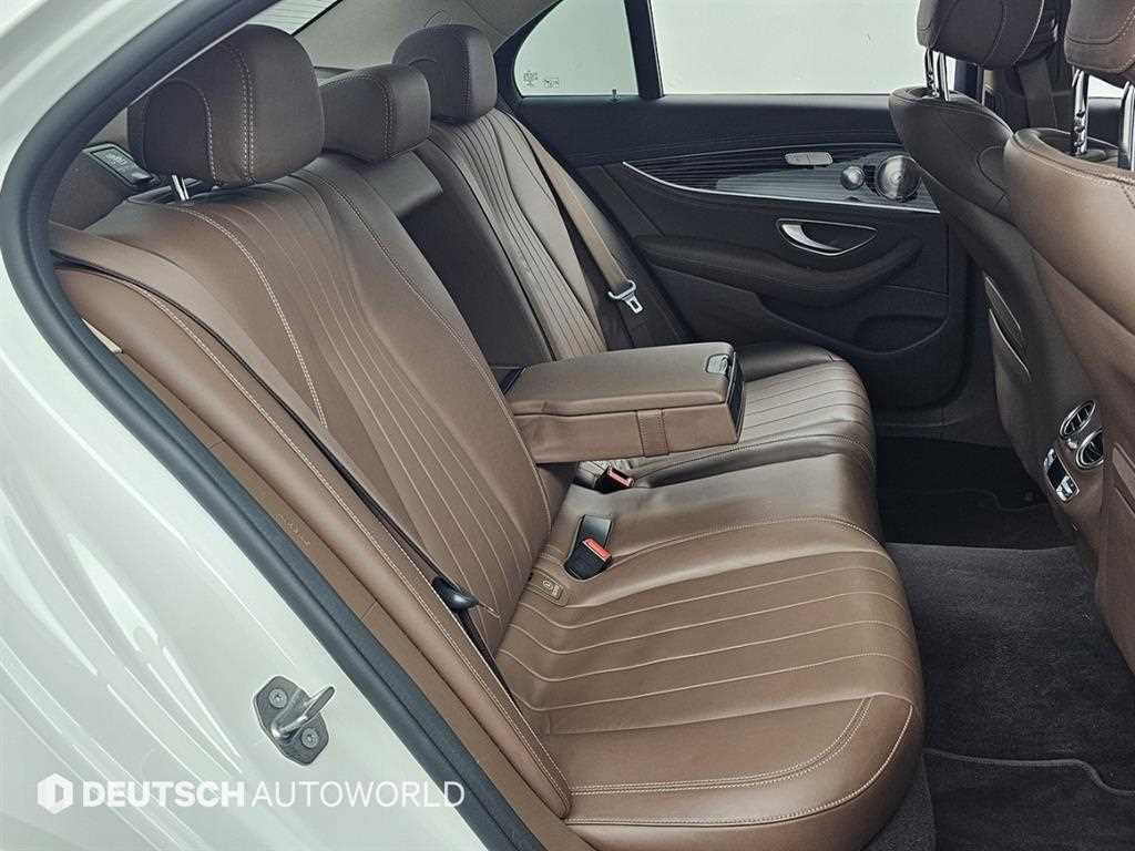 Mercedes Benz E class - Vista 12