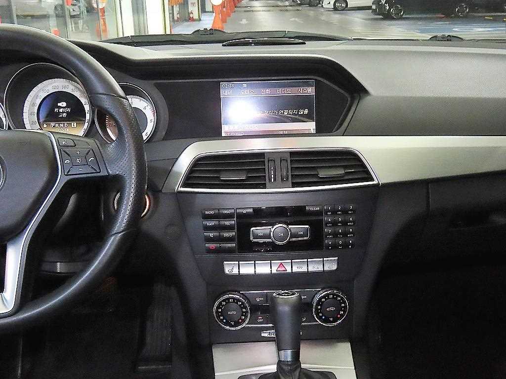 Mercedes Benz C Class - Vista 11