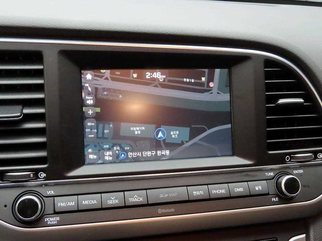 HYUNDAI Avante - Vista 9