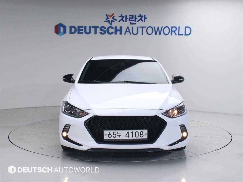 HYUNDAI Avante - Vista 4