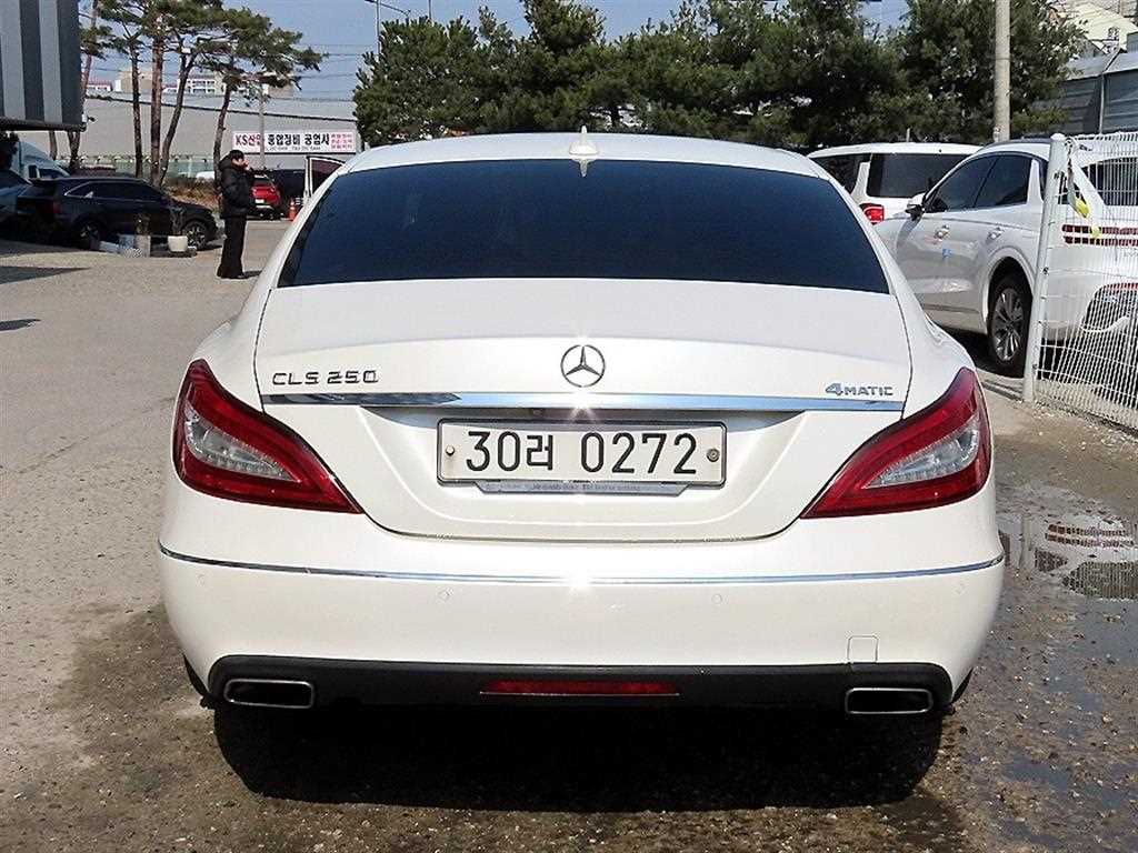 Mercedes Benz CLS Class - Vista 4