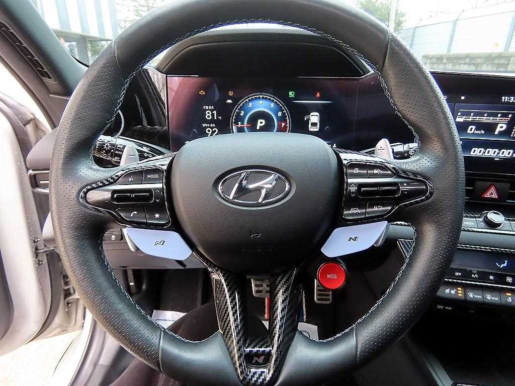 HYUNDAI Avante - Vista 8