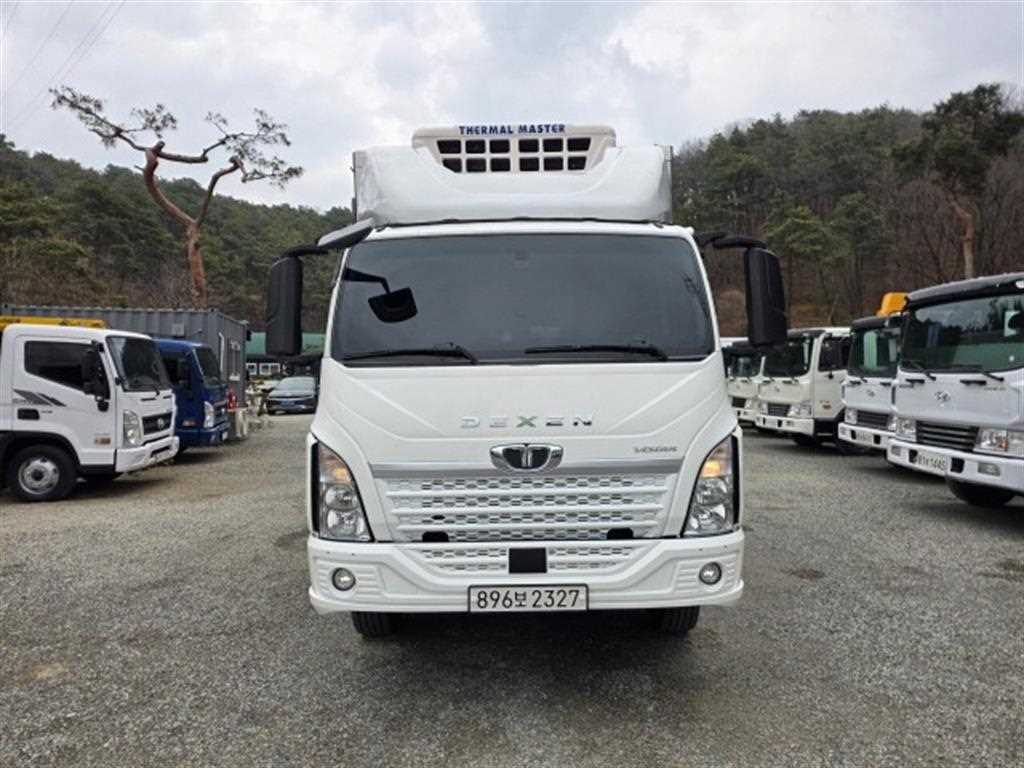 medium and large cargo truck - Vista 2