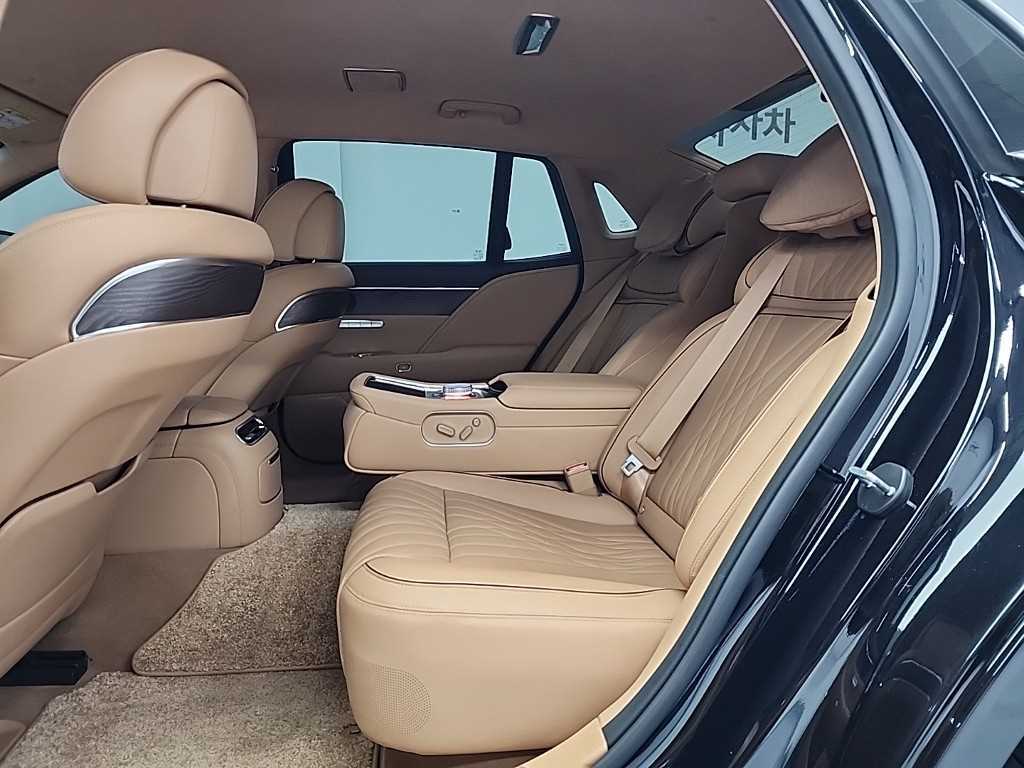 Genesis G90 - Vista 12