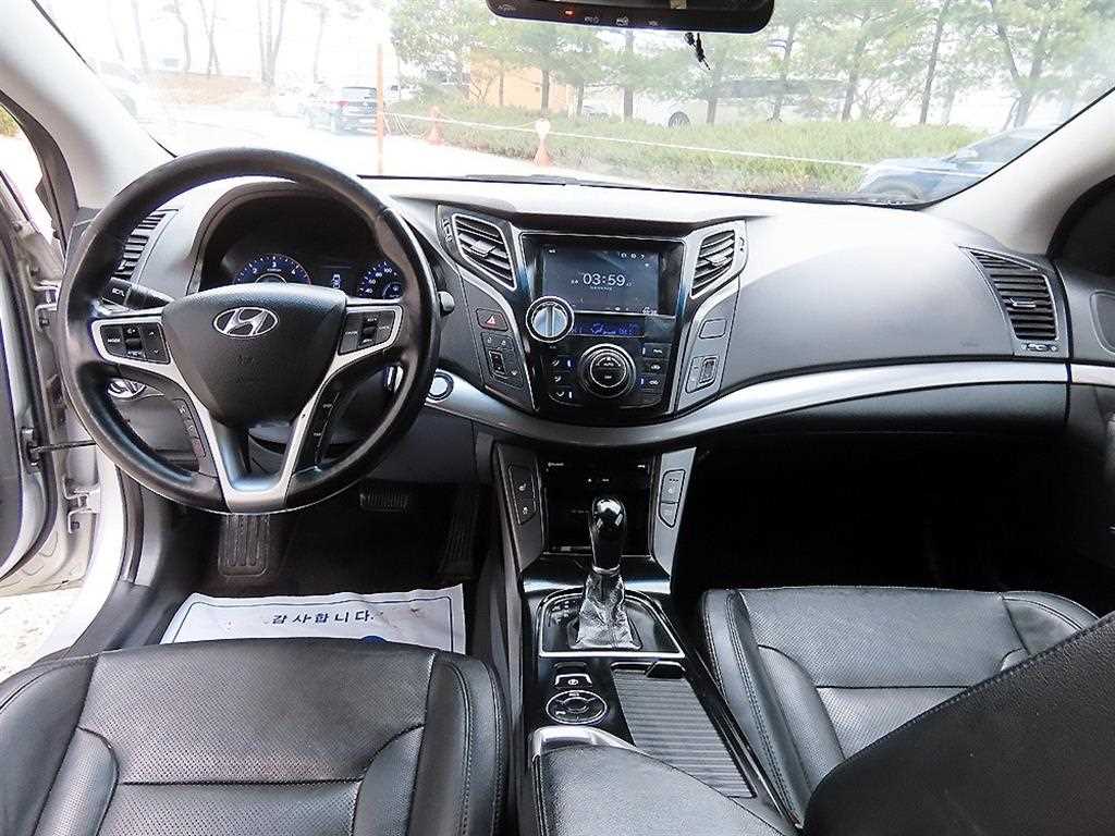 HYUNDAI i40 - Vista 7