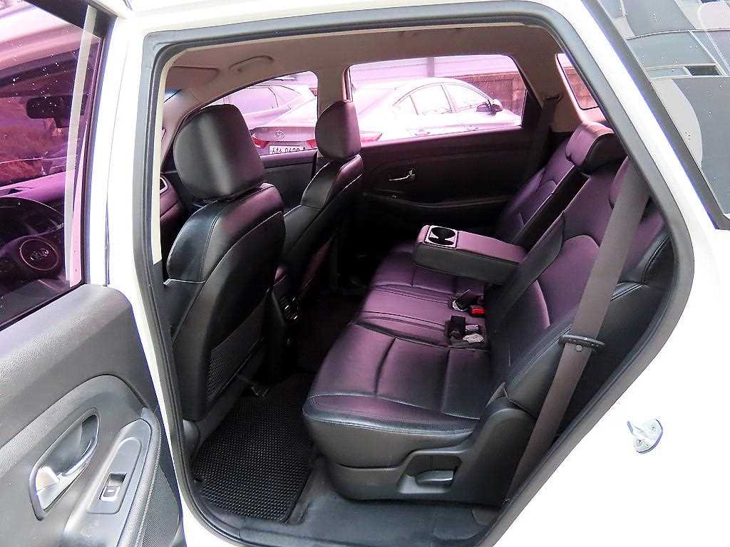 KIA Carens - Vista 6