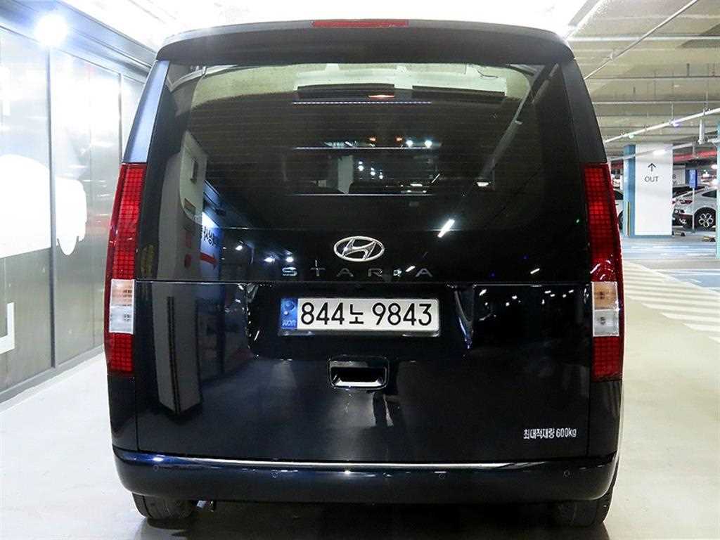 HYUNDAI Staria - Vista 8