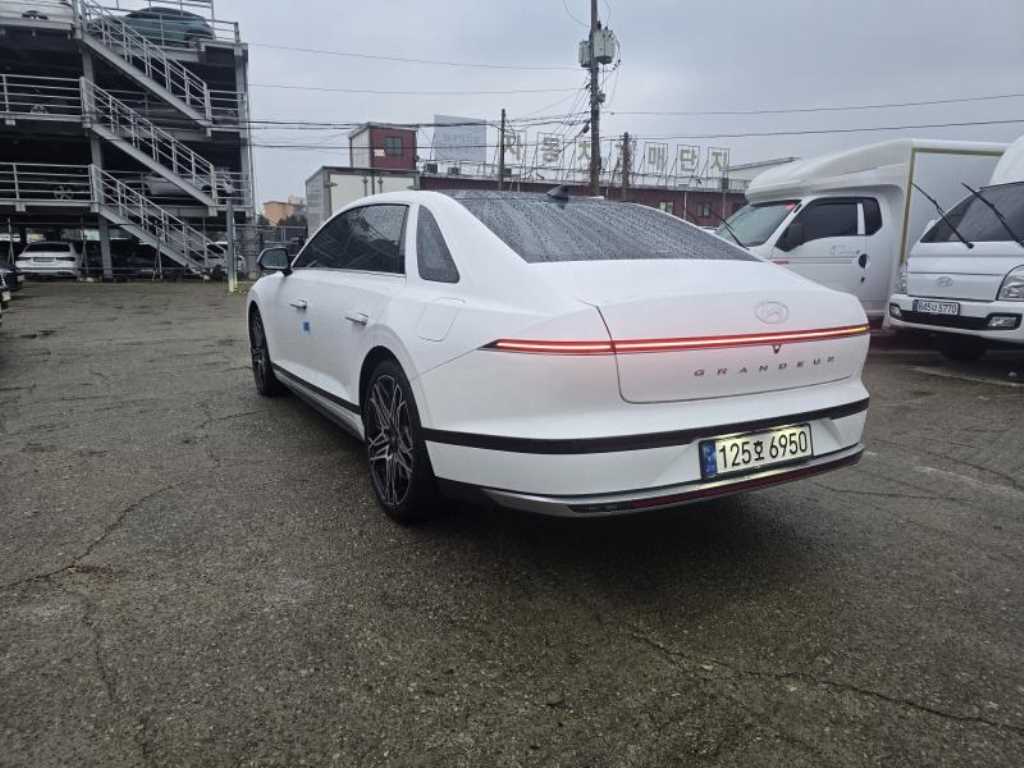 HYUNDAI Grandeur - Vista 4