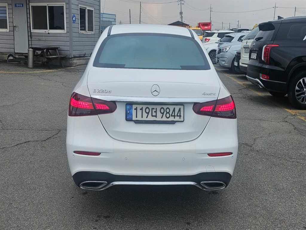 Mercedes Benz E class - Vista 5