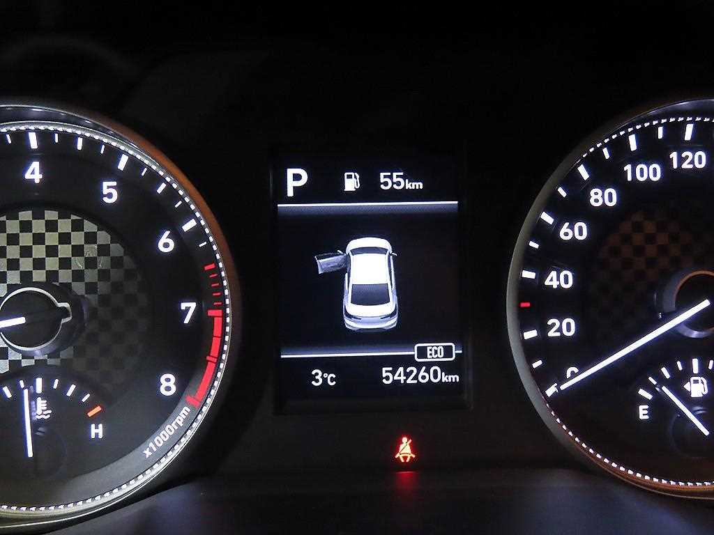 HYUNDAI Avante - Vista 9