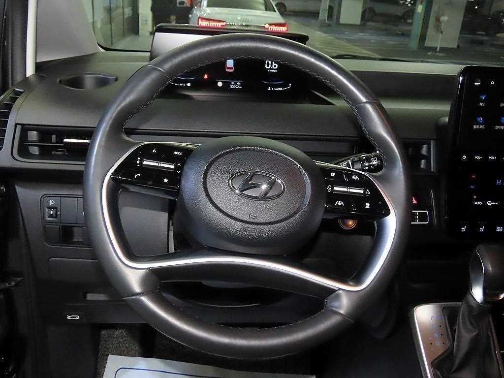 HYUNDAI Staria - Vista 10