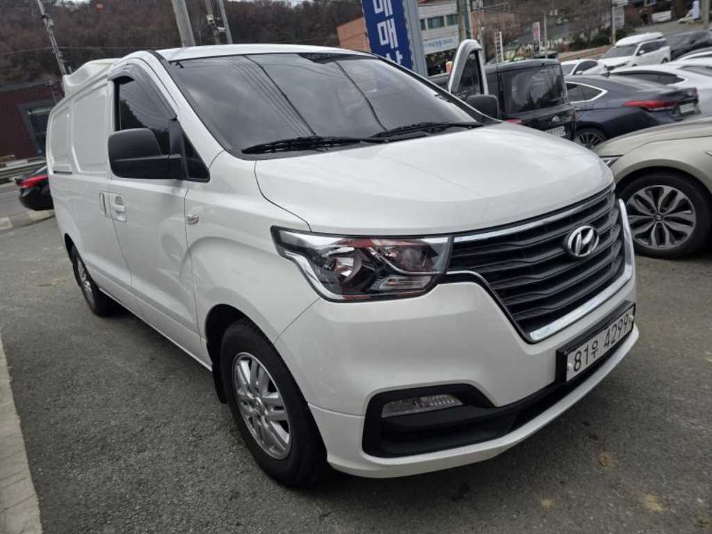 HYUNDAI Starex - Vista 3