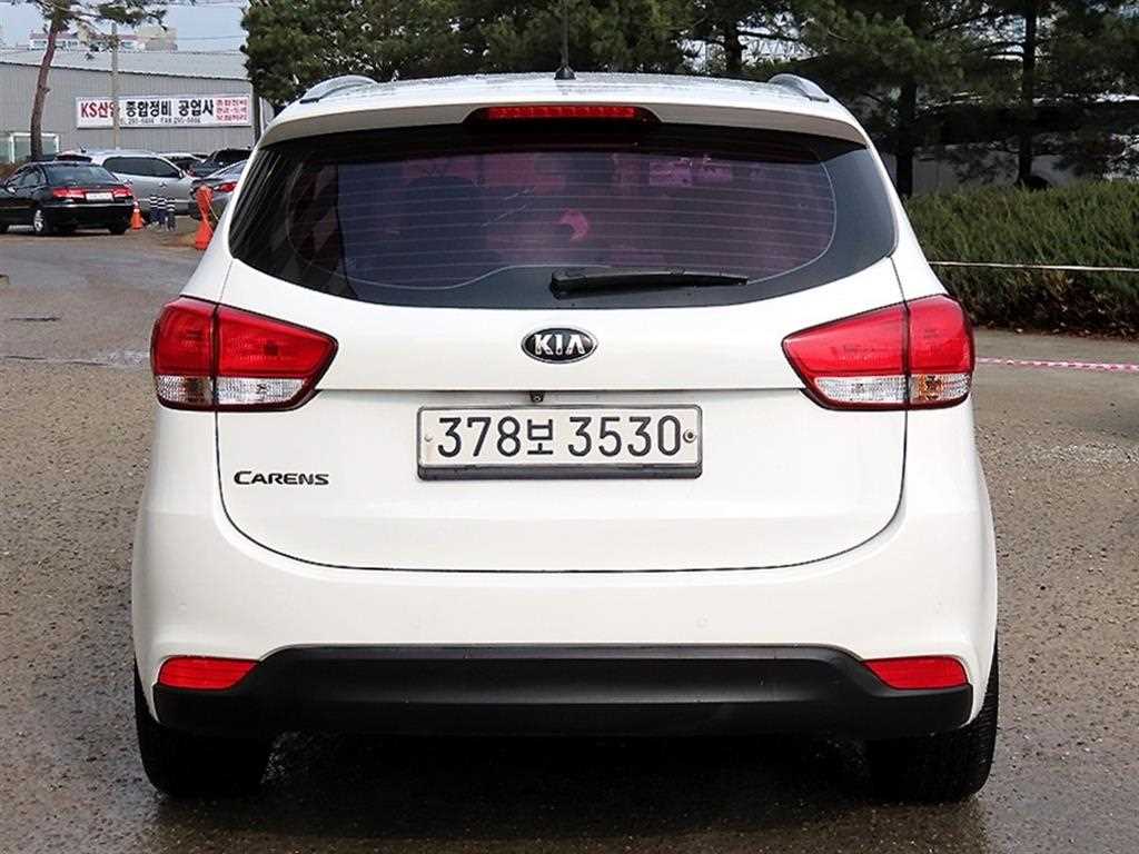 KIA Carens - Vista 4