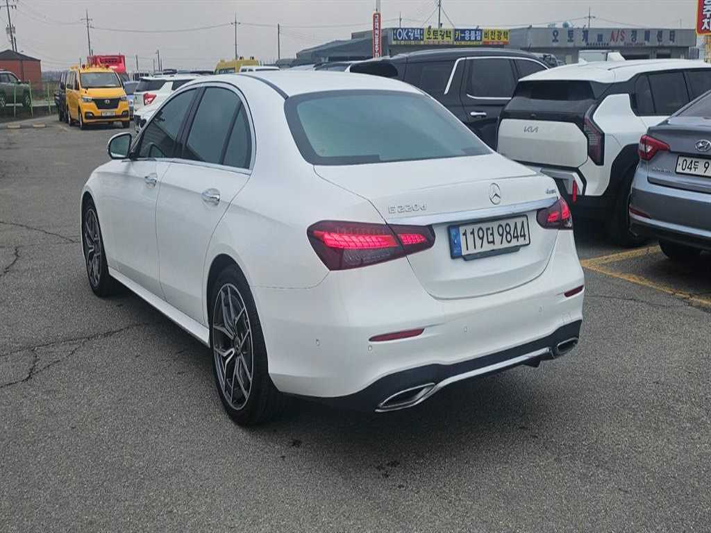 Mercedes Benz E class - Vista 4