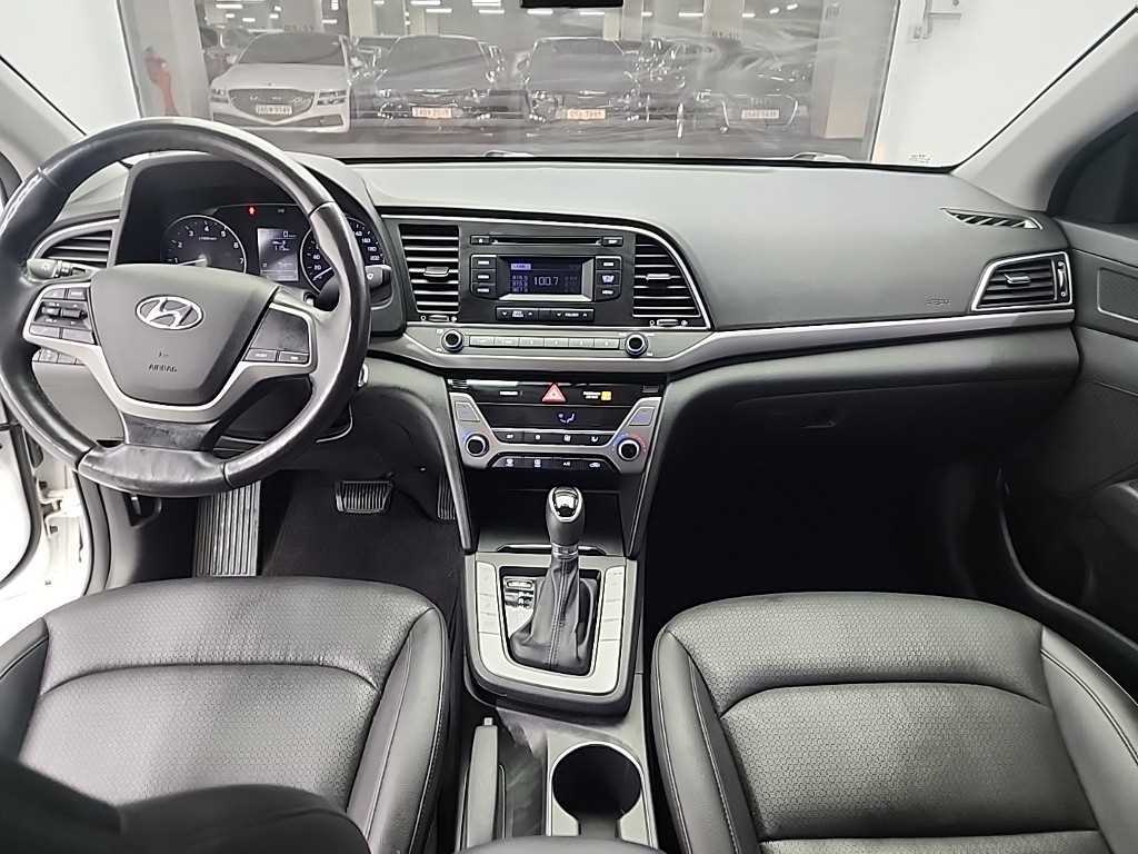 HYUNDAI Avante - Vista 7