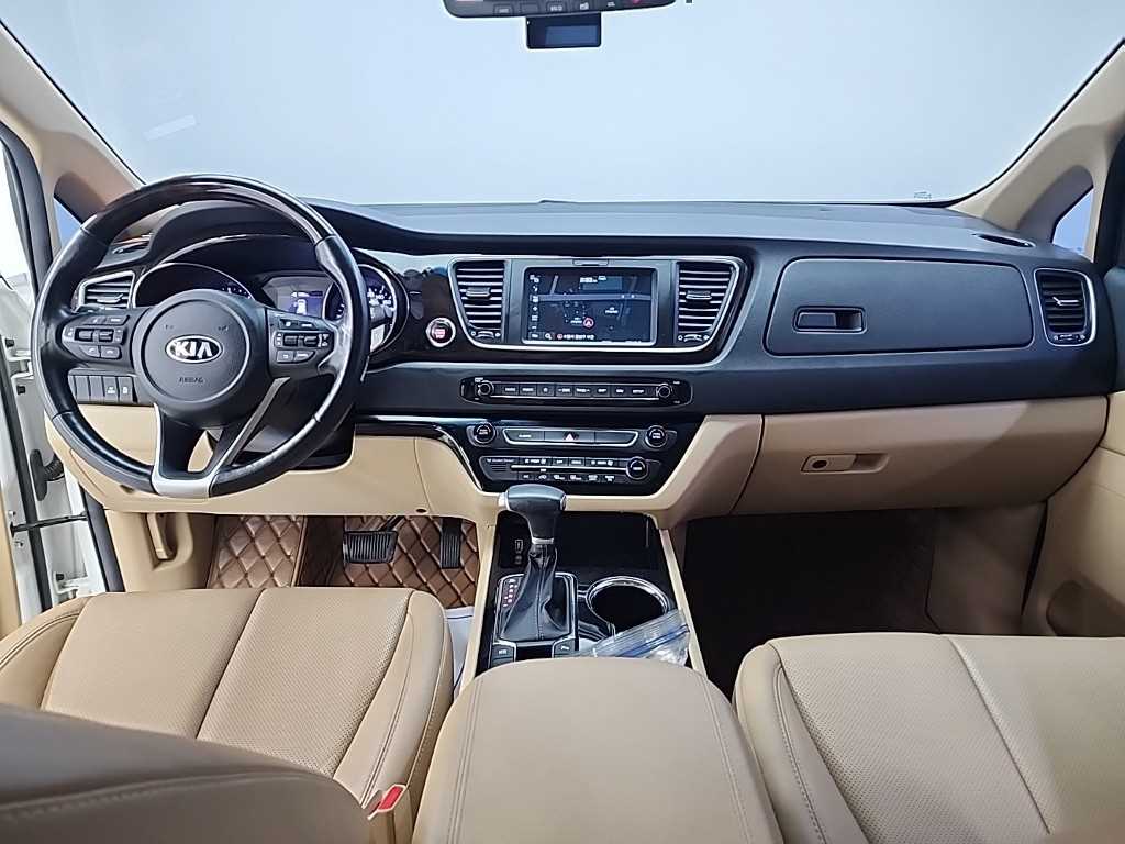 KIA Carnival - Vista 7