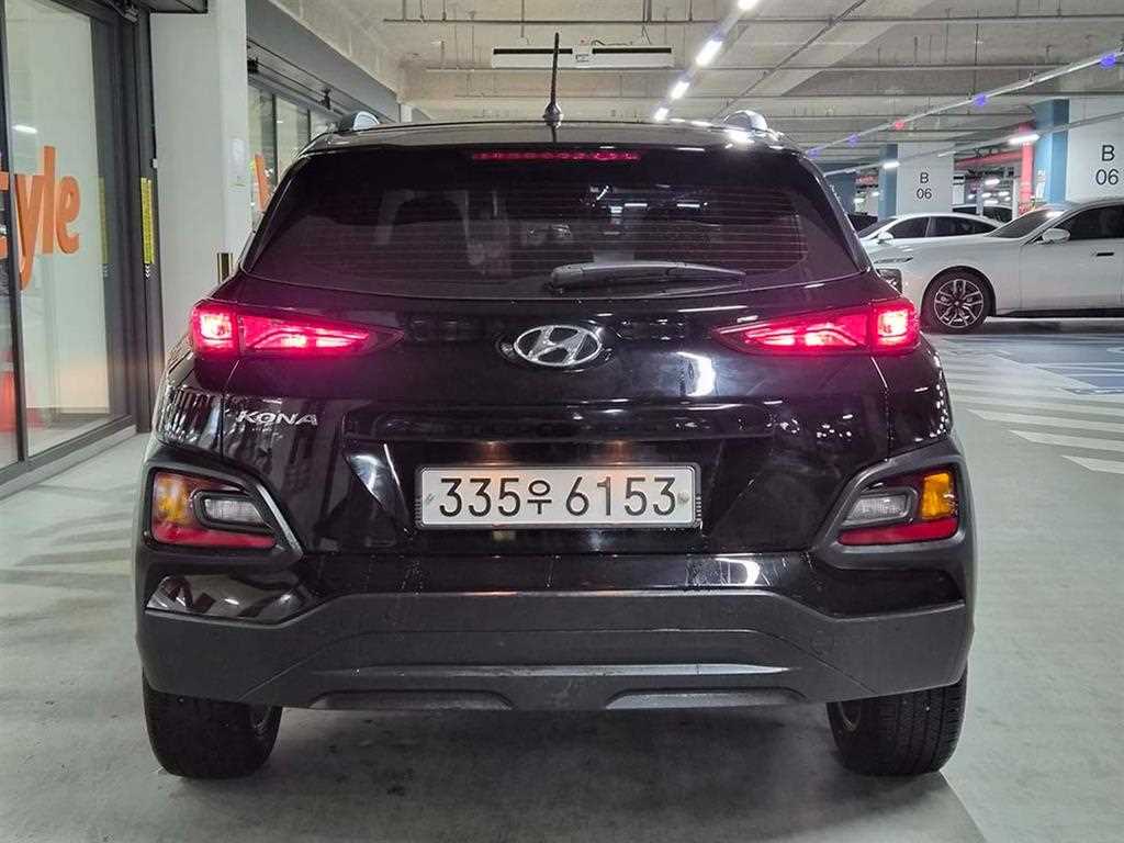 HYUNDAI Kona - Vista 5