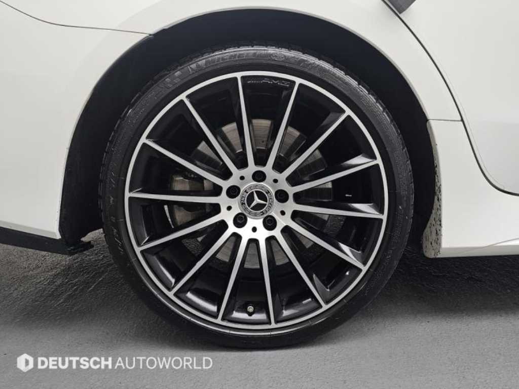 Mercedes Benz CLS Class - Vista 5