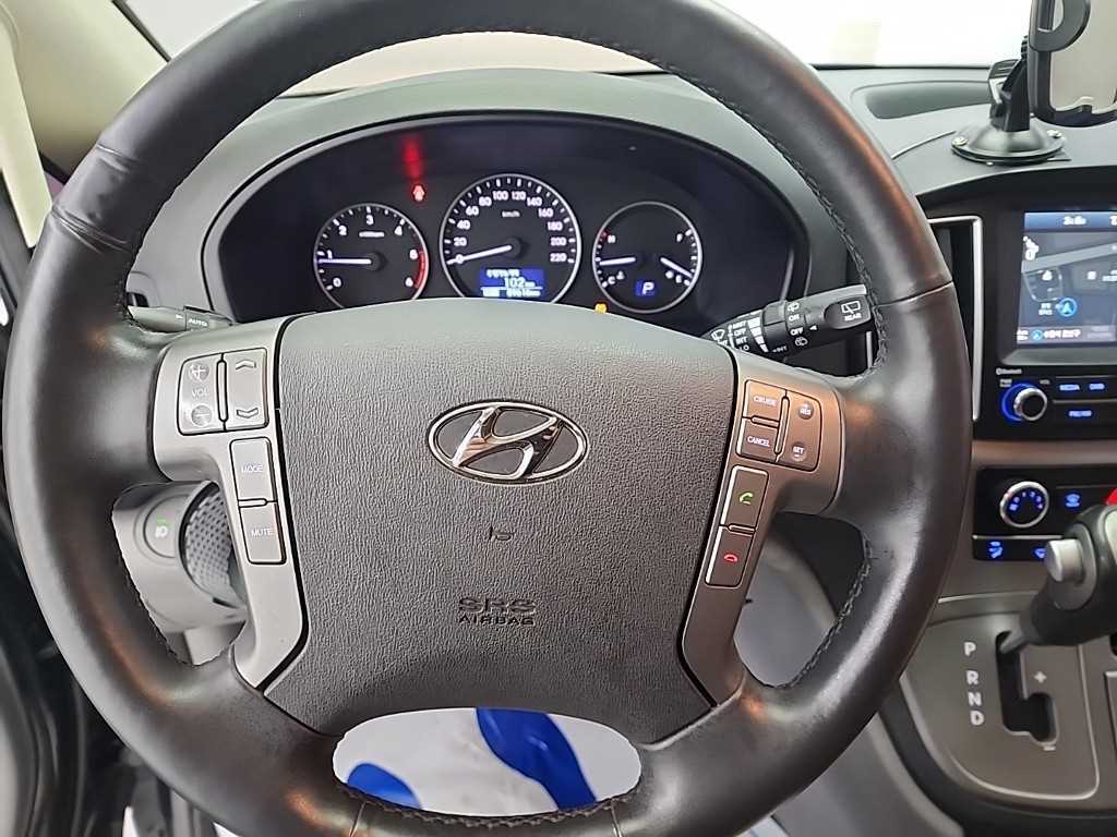 HYUNDAI Starex - Vista 9