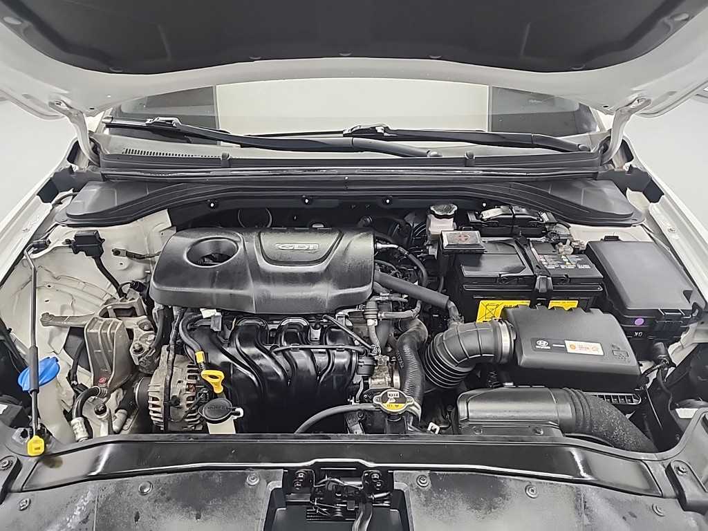 HYUNDAI Avante - Vista 5