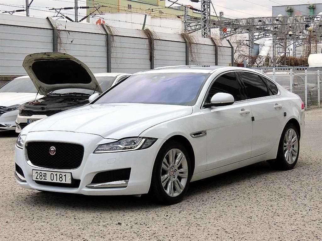 Jaguar XF - Vista 2