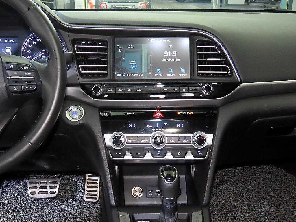 HYUNDAI Avante - Vista 11