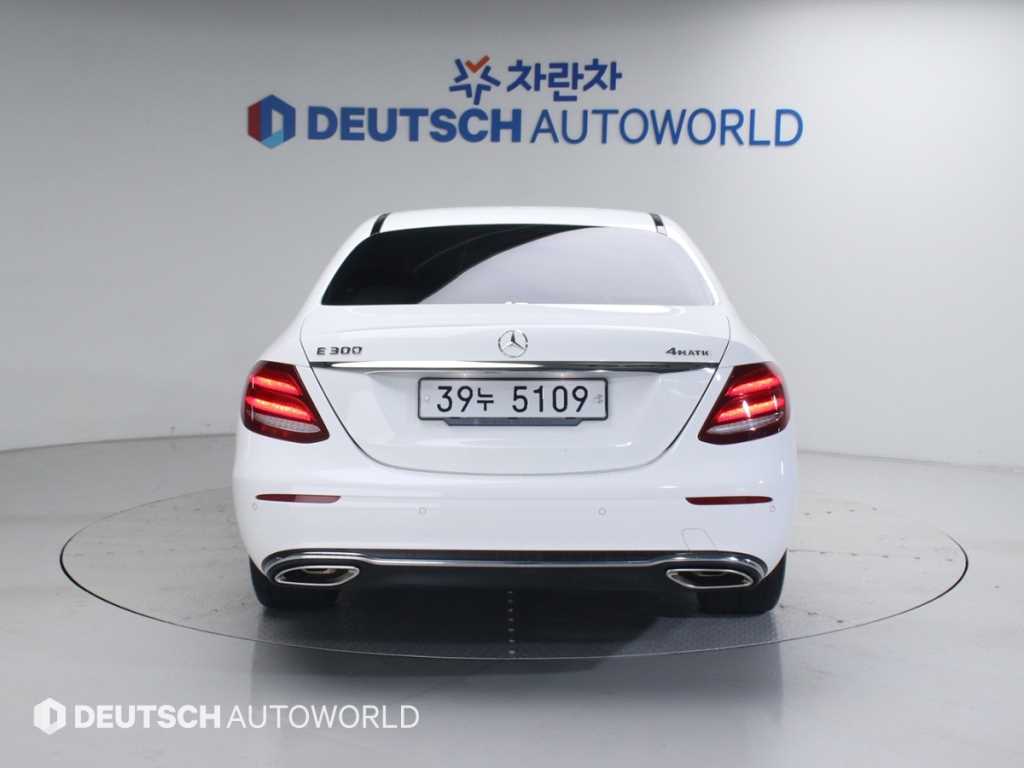 Mercedes Benz E class - Vista 4