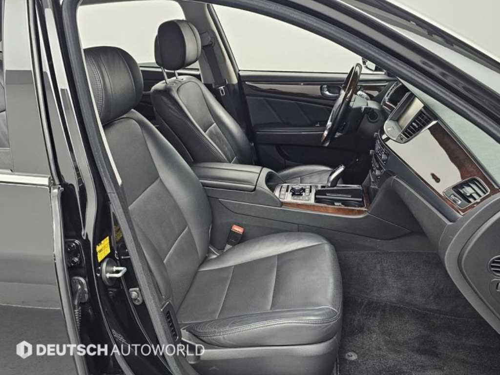 HYUNDAI Equus - Vista 10