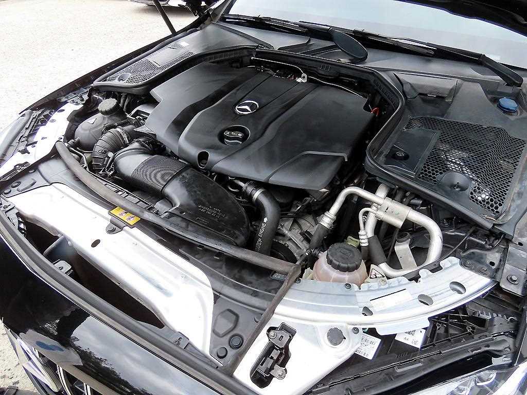 Mercedes Benz C Class 2016 Negro - Importación desde Corea - HF Imports Iquique - Foto 19