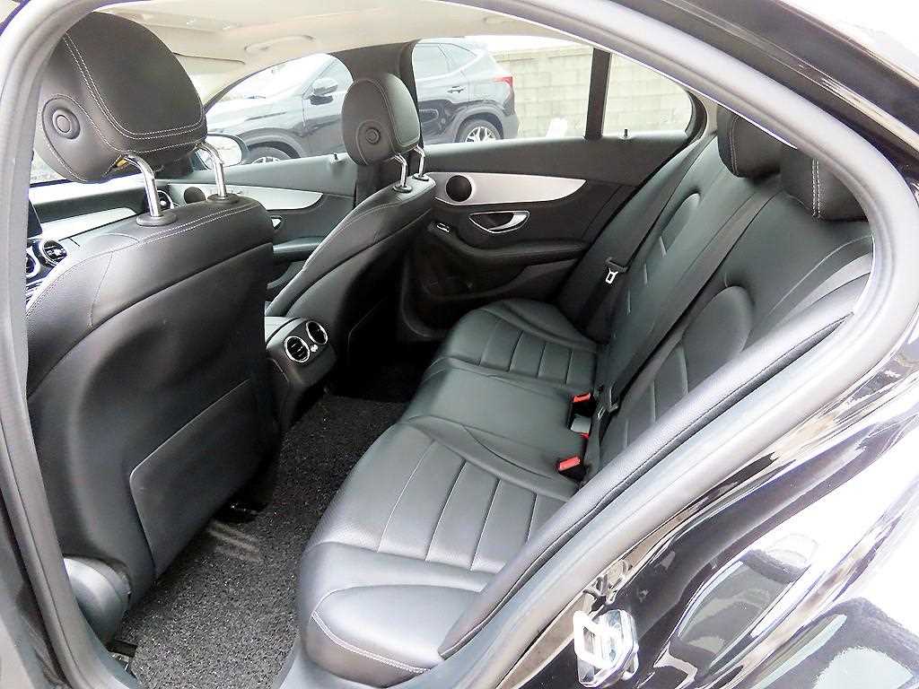 Mercedes Benz C Class - Vista 6