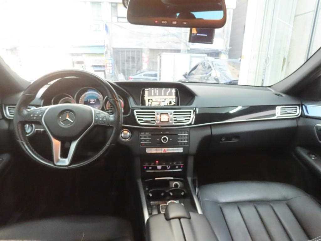 Mercedes Benz E class - Vista 7