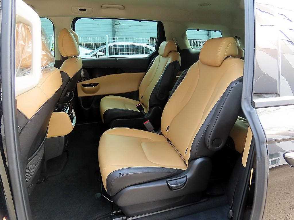 KIA Carnival - Vista 6